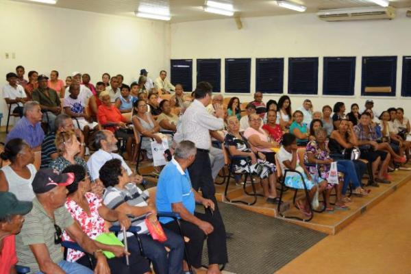 Prefeito Gilberto Júnior discute logística do Programa Olhar Bem.(Imagem:Waldemir Miranda)