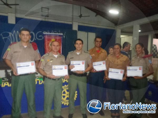 Rotary Club de Floriano Médio Paranaíba presta homenagem no Dia do Soldado.(Imagem:FlorianoNews)