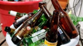 Decreto proíbe venda de bebidas em garrafas de vidro durante o Carnaval de Floriano.(Imagem:Divulgação)