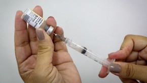 Produção de vacina contra febre amarela deve dobrar no país.(Imagem:Agência Brasil)