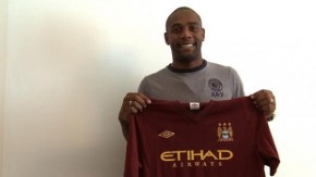 Maicon é apresentado no Manchester City.(Imagem:Divulgação / Site Manchester City)