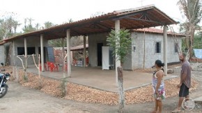 Famílias afetadas em incêndios no PI agradecem reconstruções de casas.(Imagem:Divulgação)