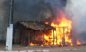 Incêndio na borracharia(Imagem:Fotografo amador)