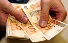 Salário mínimo sobe para R$ 880 a partir de janeiro.(Imagem:Divulgação)