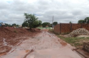 A situação da rua tomada pela lama(Imagem:Cida Santana)