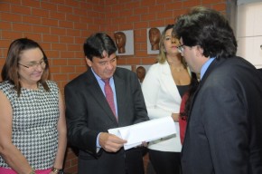 Governador entrega proposta de reforma.(Imagem:Francisco Leal)