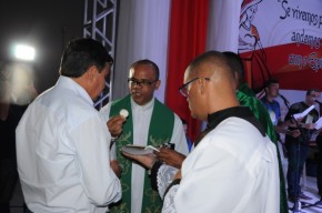 Governador participa de missa da Renovação Carismática.(Imagem:Francisco Gilásio)