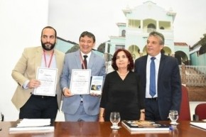 Wellington Dias prestigia lançamento de livro e recebe medalha da APL.(Imagem:Francisco Gilásio)