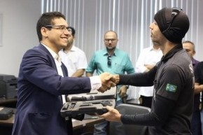 Sejus entrega novas armas para servidores.(Imagem:Cccom)