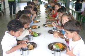 Alunos durante a merenda(Imagem:Ilustração)