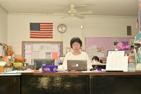 Diretora de escola novaiorquina envia instruções diariamente para alunos que estão em casa em isolamento por conta da pandemia de Covid-19(Imagem:Michael loccisano/GETTY IMAGES NORTH AMERICA/AFP)