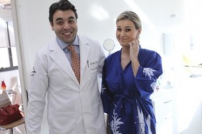 Andressa Urach  e o médico Felipe Tozaki(Imagem:Julian Marques)