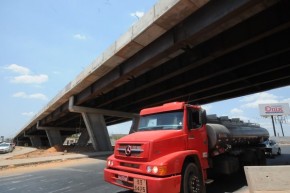 Técnico alerta para velocidade e muro na região do Elevado da Miguel Rosa.(Imagem:Divulgação)