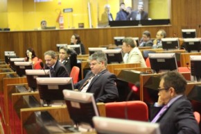 Deputados vão a Castelo do Piauí(Imagem:Alepi)