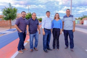 Governador entrega veículo para ADAPI e visita obras de mobilidade em São Raimundo Nonato.(Imagem:Roberta Aline)