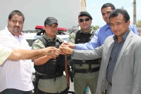 Secretário entrega viatura em Lagoa do Piauí.(Imagem:Ascom)