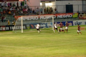 Júnior Paraíba perde gol pelo River-PI.(Imagem:Gerson Piauilino)