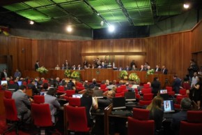 Hamilton Mourão, Ibaneis Rocha e Afrânio Vilela recebem homenagem na Alepi.(Imagem:Alepi)