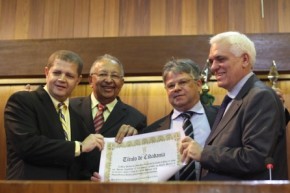Cirurgião Evandro Mendes recebe cidadania piauiense.(Imagem:Alepi)