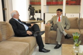 O presidente Themístocles Filho com o governador Wellington Dias.(Imagem:Alepi)