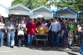 Cantor sertanejo Cristiano Araújo é enterrado em Goiás.(Imagem:MSN)