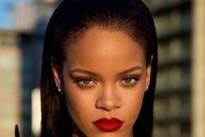 Rihanna revela que só dorme 3 horas por noite e assusta fãs.(Imagem:Famosidades)