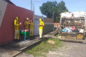 Moradores oferecem café da manhã a garis(Imagem:Reprodução)