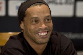 Ronaldinho Gaúcho descarta volta aos gramados.(Imagem:Divulgação)