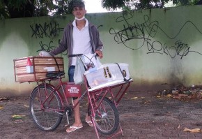 Adeilson Oliveira, vendedor ambulante nunca voltava para casa com lanche; o cenário mudou(Imagem:Ananda Soares)