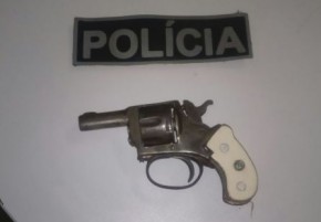 Após denuncia anônima, dupla é detida com arma de fogo em Floriano.(Imagem:Divulgação/PM)