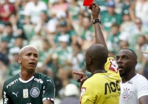 Deyverson é suspenso por seis jogos por cusparada contra o Corinthians.(Imagem:Divulgação)