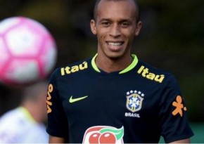 Flamengo tenta contratação do zagueiro da seleção brasileira Miranda.(Imagem:Yahoo)