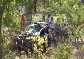 Muitas pessoas foram até o local do acidente(Imagem:Tv Cidade Verde)