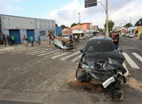 Acidente na avenida Miguel Rosa deixa motorista ferido na capital(Imagem:Cidadeverde.com)