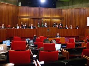 Oposição e governistas criticam judiciário brasileiro com impasse sobre Lula.(Imagem:Cidadeverde.com)