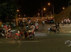 Motoqueiros desafiam a polícia em rachas semanais com data e hora marcada.(Imagem:Divulgação)