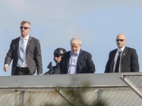 Lula resiste, mas deve deixar a prisão em Curitiba pelas mãos de seus acusadores.(Imagem:Divulgação)