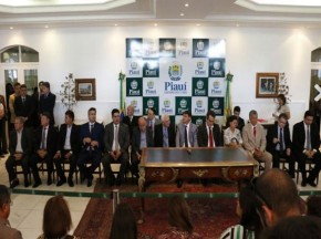 Governador empossa 6 coordenadores e ida de Pablo Santos para a Fundação é adiada.(Imagem:Cidadeverde.com)
