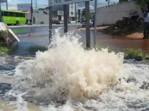 Desperdício de água, cano estourado em Teresina.(Imagem:Reprodução)