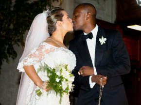 Casamento de Fernanda Souza e Thiaguinho se beijam.(Imagem:Manuela Scarpa e Amauri Nehn/Photo Rio News)