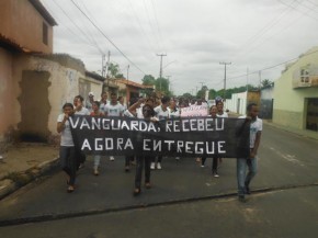 Alunos realizaram protesto contra obras inacabadas no CEEP em Floriano.(Imagem:FlorianoNews)