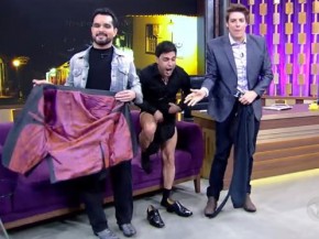 Zezé Di Camargo tira calça em programa na TV(Imagem:MSN)