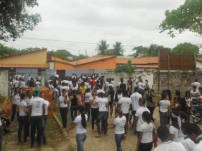 Alunos realizaram protesto contra obras inacabadas no CEEP em Floriano.(Imagem:FlorianoNews)