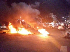 População bloqueia rua e ateia fogo em protesto por problemas de energia.(Imagem:Divulgação)