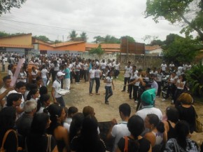 Alunos realizaram protesto contra obras inacabadas no CEEP em Floriano.(Imagem:FlorianoNews)