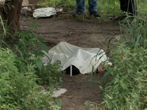 Corpo de jovem encontrado morto com um tiro na cabeça.(Imagem:Reprodução/TV Clube)