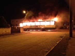 Ônibus no bairro Caminho Novo em Palhoça(Imagem:Comandante Paiva)