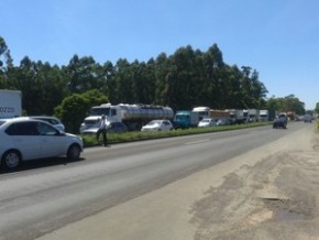 Caminhoneiros protestam em estradas estaduais e federais.(Imagem:Zete Padilha/RBS TV)