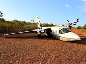 Avião pousou de barriga e ficou atravessado na pista.(Imagem:Jorge Henrique/Piracurucaaovivo)