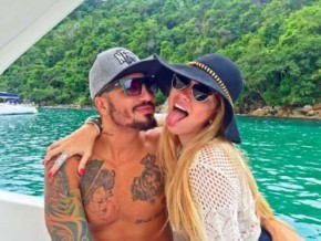 Recado para Amanda? Após reatar com Fernando, ex-BBB Aline posta foto dando língua.(Imagem:MSN)